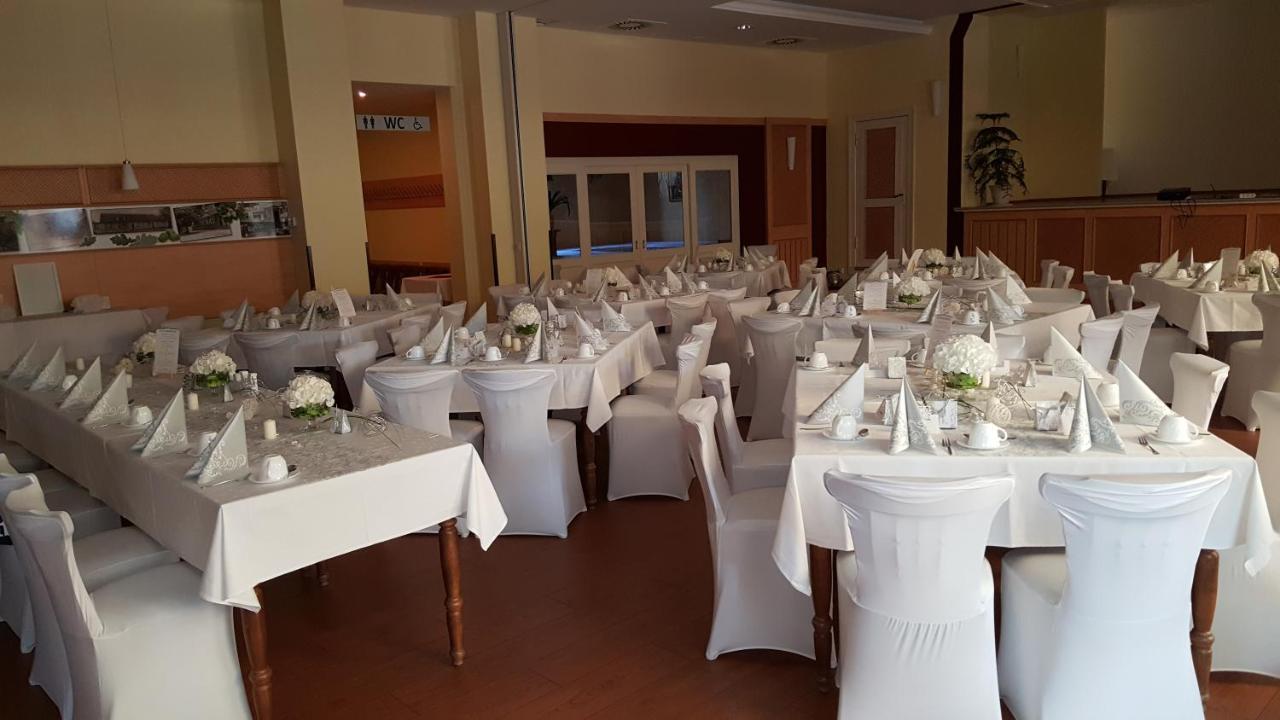 Hotel & Gasthaus Zum Eichenkranz Luckenwalde Bagian luar foto
